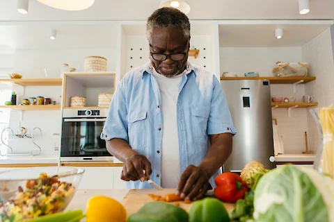 6 Cooking Tips and Tricks for Seniors With Arthritis or Hand-Related  Mobility Issues
