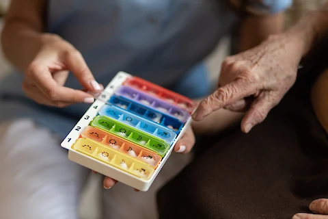 https://www.seniorhelpers.com/site/assets/files/414707/pill_box_for_seniors.480x0.webp