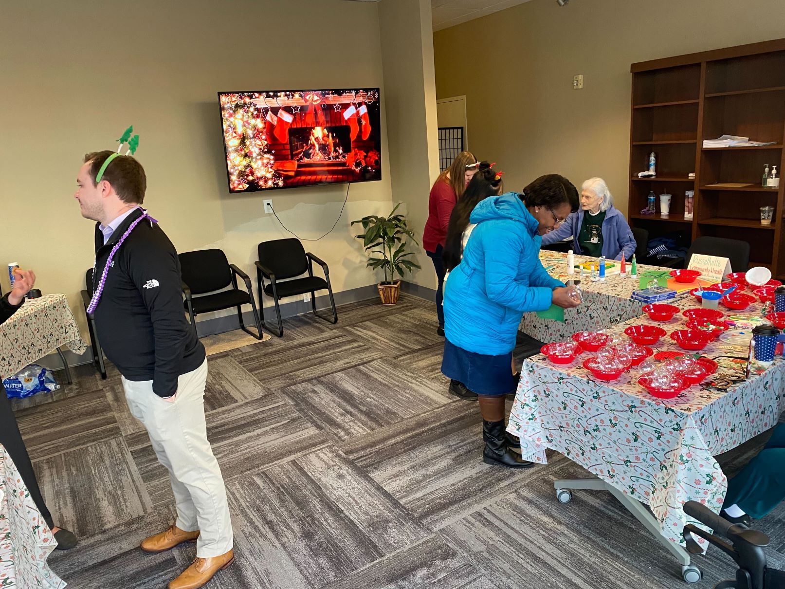 2023 Holiday at Russellville Senior Helpers Office Staff host a holiday event for our caregivers and Russellville residents. They were able to make their own ornaments, eat cookies, drink tea and hot cocoa, and hang out with a few of the Senior Helpers Office Staff!